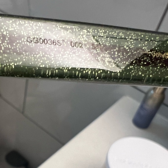 COPY - Authentic Gucci sunglasses - Picture 8 of 12